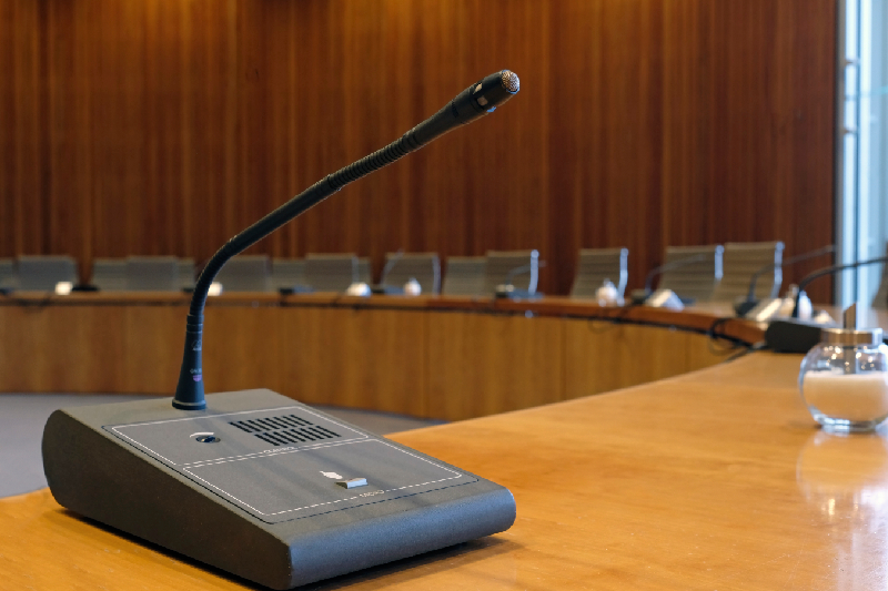Enhancing Clarity in Hybrid Meeting Technology with USB Conference Microphones