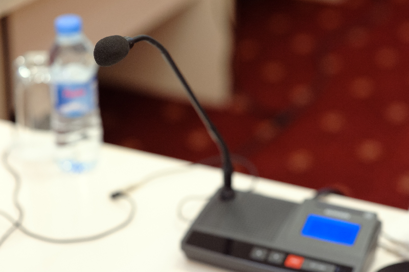 Image of the BR-DTS-BU-C/D Table Top Unit with OLED screen and gooseneck microphone.