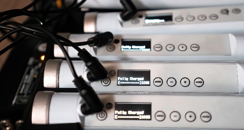 Image of the Bronx M702 Digital Array Microphone mounted on a boardroom ceiling